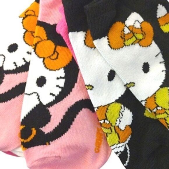Hello Kitty 5 Pairs Pink Halloween Theme Prints No Show Socks NWT - Picture 9 of 12